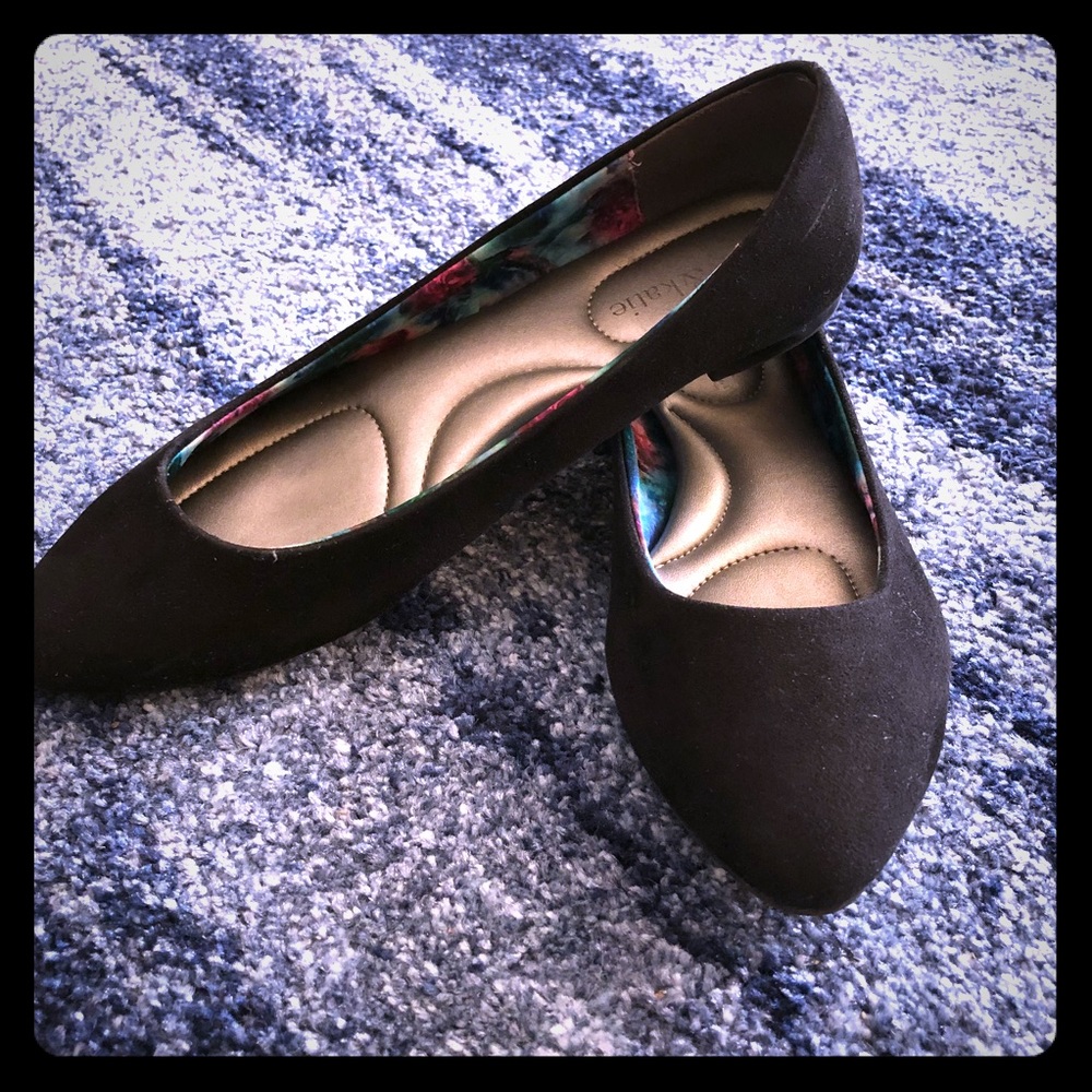 Kelly & Katie suede black flats